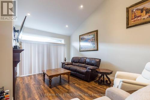 82 Covington Crescent, Belleville, ON - Indoor Photo Showing Living Room