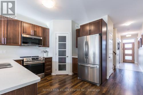 82 Covington Crescent, Belleville, ON - Indoor Photo Showing Kitchen With Stainless Steel Kitchen With Double Sink With Upgraded Kitchen