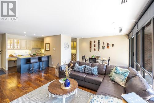 201 - 337 Simcoe Street N, Oshawa (O'Neill), ON - Indoor Photo Showing Living Room