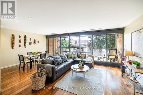 201 - 337 Simcoe Street N, Oshawa (O'Neill), ON - Indoor Photo Showing Living Room