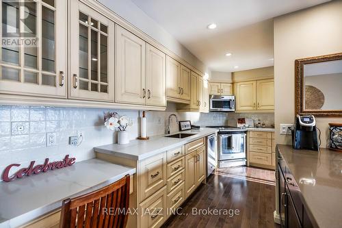 201 - 337 Simcoe Street N, Oshawa (O'Neill), ON - Indoor Photo Showing Kitchen