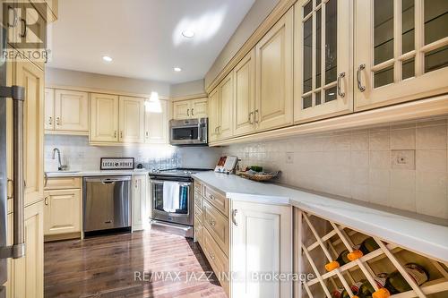 201 - 337 Simcoe Street N, Oshawa (O'Neill), ON - Indoor Photo Showing Kitchen With Stainless Steel Kitchen