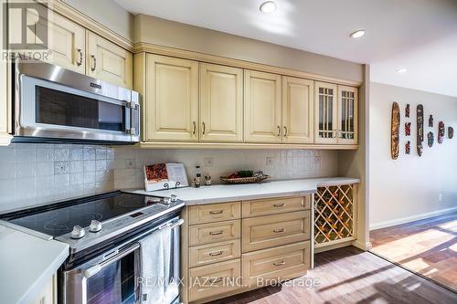 201 - 337 Simcoe Street N, Oshawa (O'Neill), ON - Indoor Photo Showing Kitchen