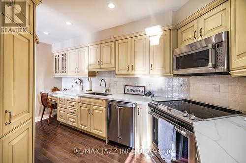 201 - 337 Simcoe Street N, Oshawa (O'Neill), ON - Indoor Photo Showing Kitchen With Stainless Steel Kitchen