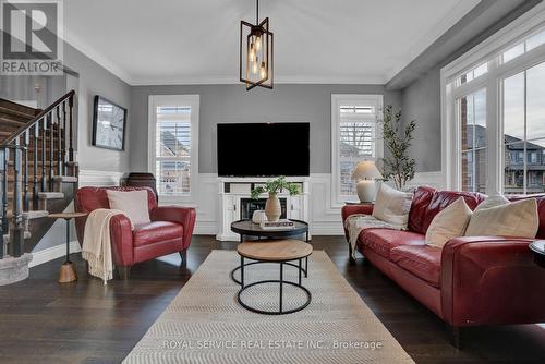 24 Ray Richards Street, Clarington (Bowmanville), ON - Indoor Photo Showing Living Room