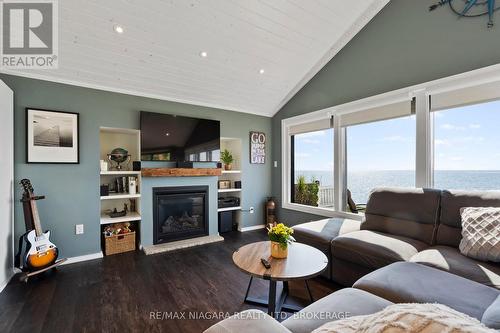 10959 Lakeshore Road, Wainfleet (880 - Lakeshore), ON - Indoor Photo Showing Living Room With Fireplace