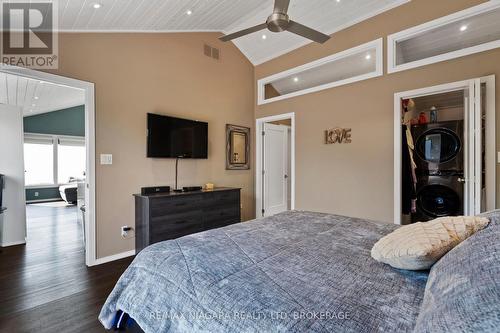 10959 Lakeshore Road, Wainfleet (880 - Lakeshore), ON - Indoor Photo Showing Bedroom