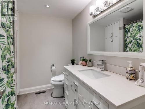 25 Flaming Rose Way, Toronto, ON - Indoor Photo Showing Bathroom