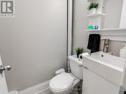 25 Flaming Rose Way, Toronto, ON - Indoor Photo Showing Bathroom