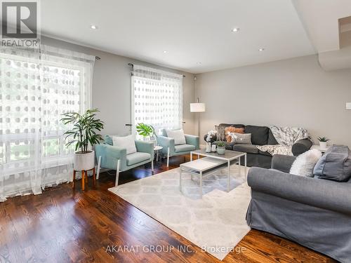 25 Flaming Rose Way, Toronto, ON - Indoor Photo Showing Living Room