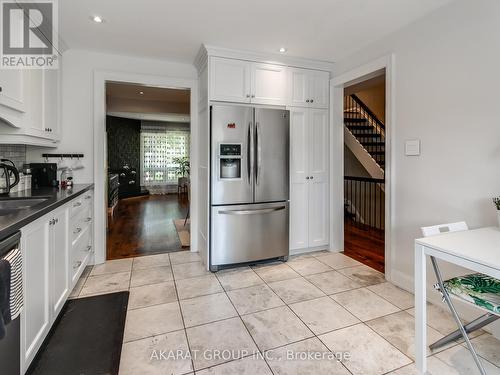 25 Flaming Rose Way, Toronto, ON - Indoor Photo Showing Kitchen