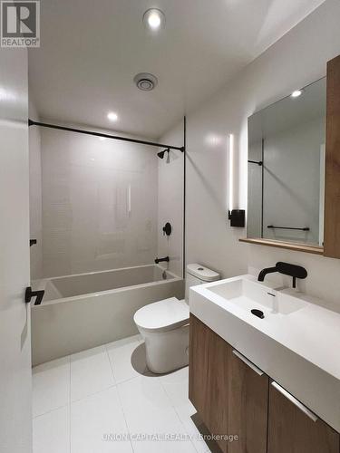 2102S - 127 Broadway Avenue, Toronto, ON - Indoor Photo Showing Bathroom