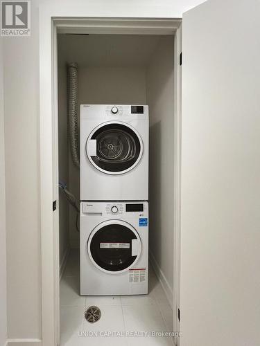 2102S - 127 Broadway Avenue, Toronto, ON - Indoor Photo Showing Laundry Room