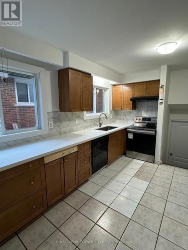 40 Ashford Court, Brampton, ON - Indoor Photo Showing Kitchen