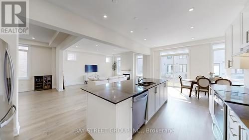 97 Halldorson Avenue, Aurora, ON - Indoor Photo Showing Kitchen With Double Sink With Upgraded Kitchen