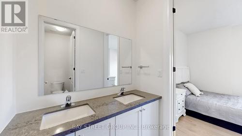 97 Halldorson Avenue, Aurora, ON - Indoor Photo Showing Bathroom