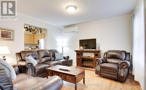 27112 Kennedy Road, Georgina, ON - Indoor Photo Showing Living Room