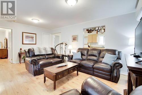 27112 Kennedy Road, Georgina, ON - Indoor Photo Showing Living Room