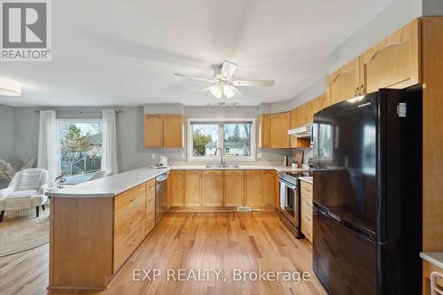 34 Willow Gardens Crescent, Ottawa, ON - Indoor Photo Showing Kitchen