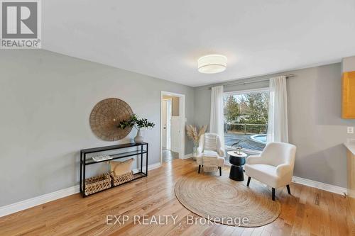 34 Willow Gardens Crescent, Ottawa, ON - Indoor Photo Showing Living Room