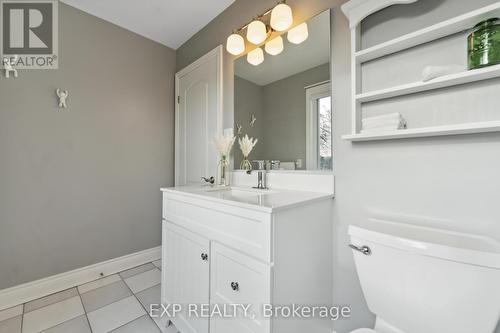 34 Willow Gardens Crescent, Ottawa, ON - Indoor Photo Showing Bathroom