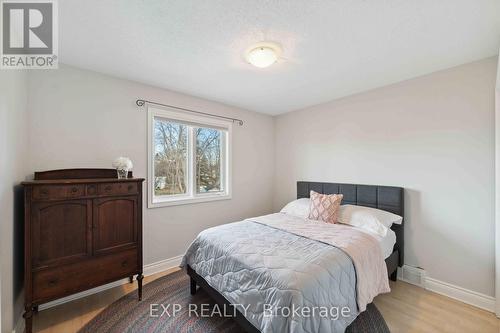 34 Willow Gardens Crescent, Ottawa, ON - Indoor Photo Showing Bedroom