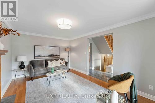 34 Willow Gardens Crescent, Ottawa, ON - Indoor Photo Showing Living Room