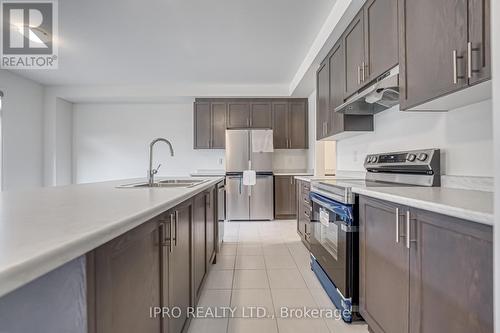 120 West Oak Trail, Barrie, ON - Indoor Photo Showing Kitchen With Upgraded Kitchen