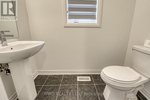 120 West Oak Trail, Barrie, ON - Indoor Photo Showing Bathroom