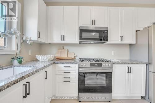 206 Cubitt Street, Clearview, ON - Indoor Photo Showing Kitchen With Upgraded Kitchen