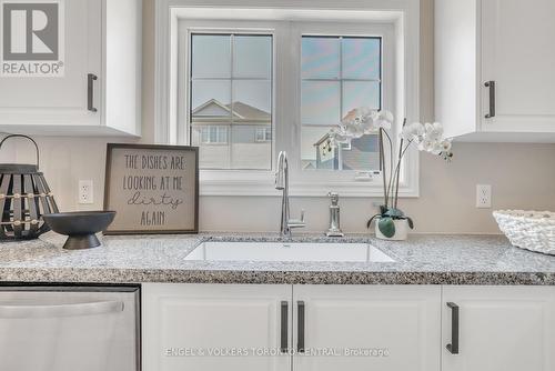 206 Cubitt Street, Clearview, ON - Indoor Photo Showing Kitchen