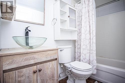 359 Nagel Avenue, Ottawa, ON - Indoor Photo Showing Bathroom