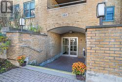 106 - 202 HINCHEY AVENUE  Ottawa, ON K1Y 1L7