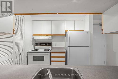 106 - 202 Hinchey Avenue, Ottawa, ON - Indoor Photo Showing Kitchen