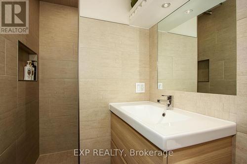 25 Demeyere Avenue, Tillsonburg, ON - Indoor Photo Showing Bathroom