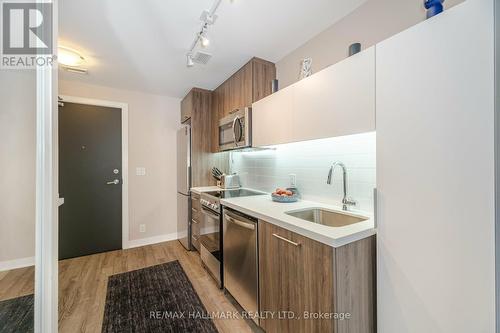 502 - 1 Neighbourhood Lane, Toronto, ON - Indoor Photo Showing Kitchen