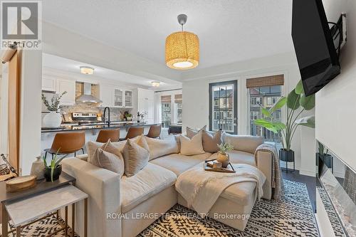 130 Grenadine Street, Ottawa, ON - Indoor Photo Showing Living Room