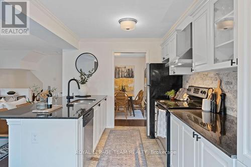 130 Grenadine Street, Ottawa, ON - Indoor Photo Showing Kitchen With Upgraded Kitchen