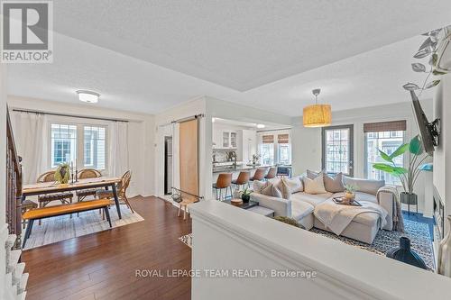 130 Grenadine Street, Ottawa, ON - Indoor Photo Showing Living Room