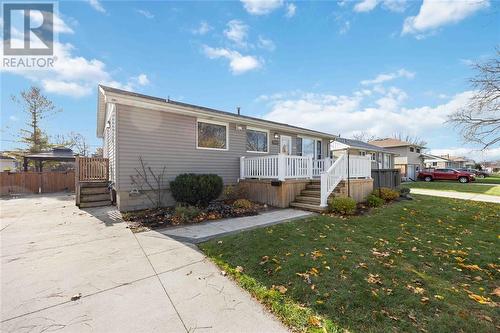 1069 Connaught Crescent, Sarnia, ON - Outdoor