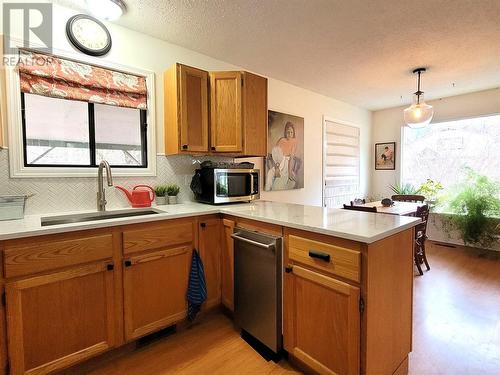 750 75Th Avenue, Grand Forks, BC - Indoor Photo Showing Kitchen