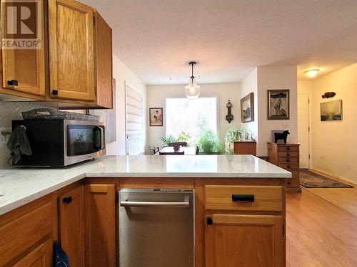 750 75Th Avenue, Grand Forks, BC - Indoor Photo Showing Kitchen