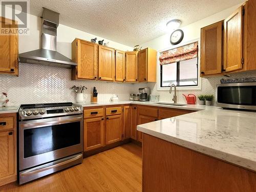 750 75Th Avenue, Grand Forks, BC - Indoor Photo Showing Kitchen