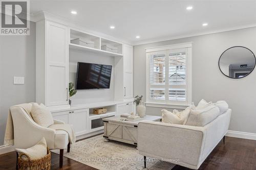 821 Red Maple Court, Whitby, ON - Indoor Photo Showing Living Room