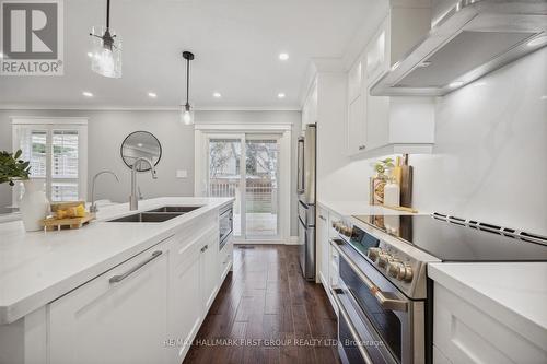 821 Red Maple Court, Whitby, ON - Indoor Photo Showing Kitchen With Double Sink With Upgraded Kitchen