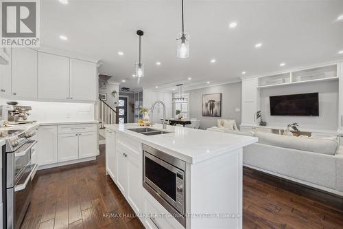 821 Red Maple Court, Whitby, ON - Indoor Photo Showing Kitchen With Double Sink With Upgraded Kitchen