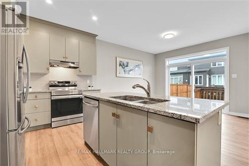 804 Sendero Way, Ottawa, ON - Indoor Photo Showing Kitchen With Double Sink