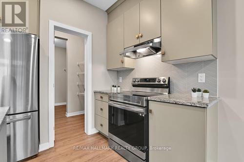 804 Sendero Way, Ottawa, ON - Indoor Photo Showing Kitchen With Upgraded Kitchen