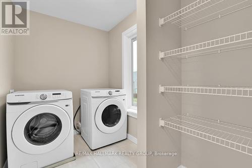 804 Sendero Way, Ottawa, ON - Indoor Photo Showing Laundry Room