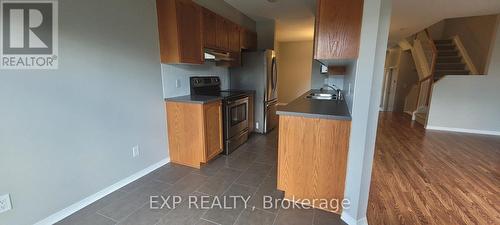 375 Hillsboro, Ottawa, ON - Indoor Photo Showing Kitchen